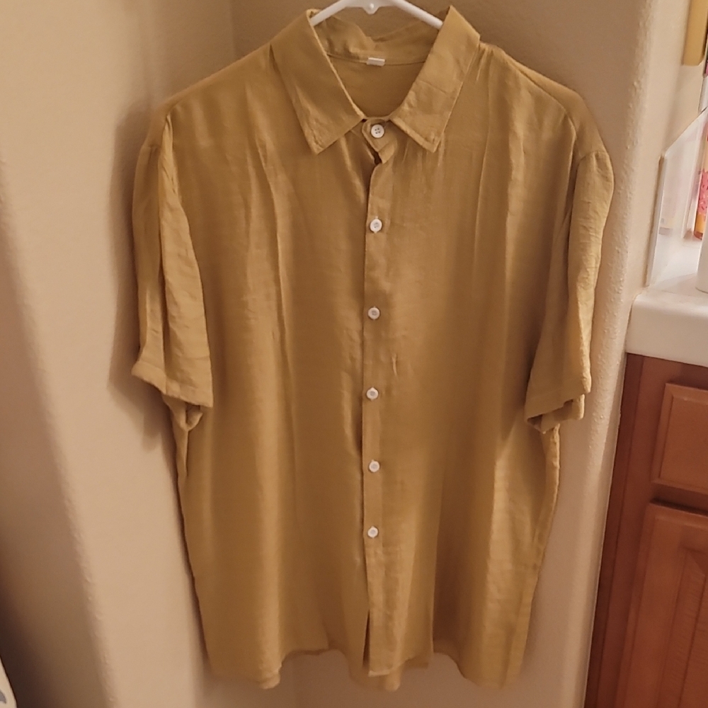 NWOT Men's Gold Button-Up Shirt 💛🤎